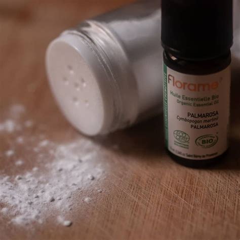 Bicarbonate De Soude Combin L Huile Essentielle De Palmarosa Pour Un