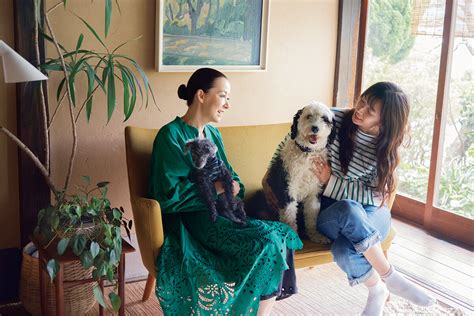 桐島かれんと桐島はんな、犬と暮らす家族の形。｜lifestyle｜madamefigarojp（フィガロジャポン）