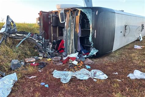 Nibus Que Saiu De Sp Para Caldas Novas Tomba E Motorista Morre