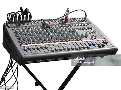 Meja Konsol Mixer Soundboard Elektronik Dengan Kabel Terisolasi Foto