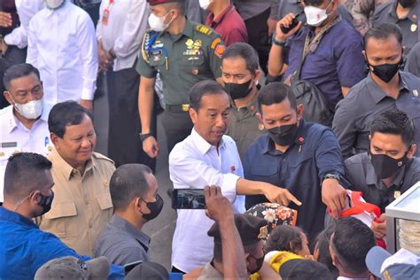 InfoPublik PRESIDEN JOKOWI DI PASAR LANGGUR