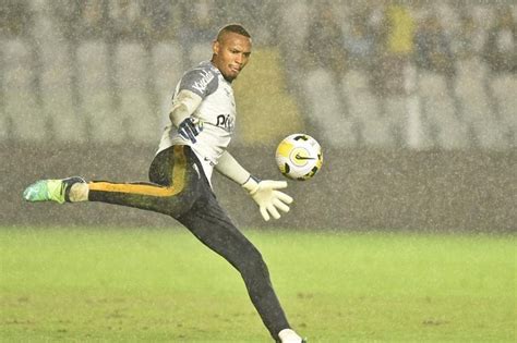 Internacional Fecha Contrata O De John Goleiro Do Santos