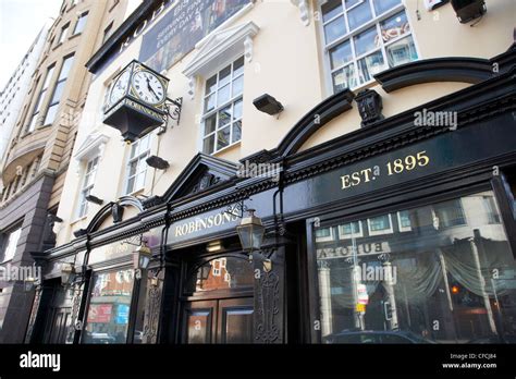 Robinsons Saloon Bar Pub Belfast Northern Ireland Uk Stock Photo Alamy