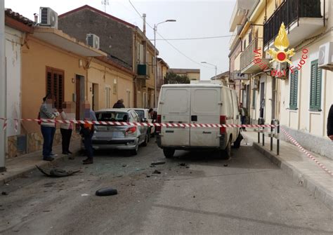 Incidente Nel Quartiere Santa Maria Di Catanzaro Scontro Tra Auto E