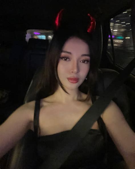 Dana Alexa | trick or treat | Instagram