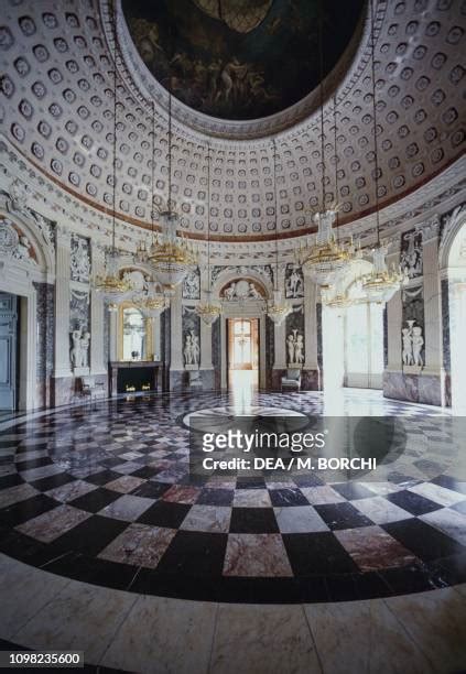 111 Schloss Benrath Stock Photos, High-Res Pictures, and Images - Getty ...