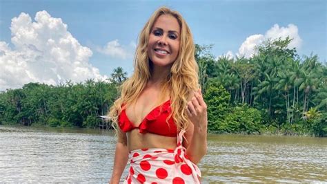 Joelma Surge De Biqu Ni Curto E Transpar Ncia Choca P Blico