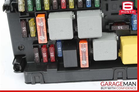 08 14 Mercedes W204 C300 C250 C350 Front SAM Fuse Relay Junction Box