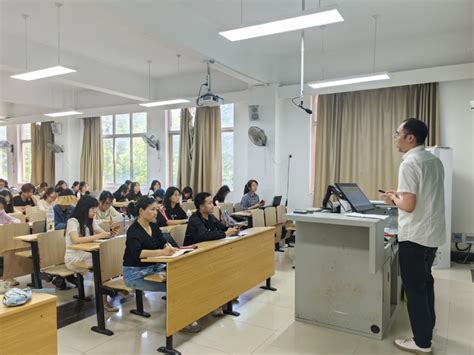 马克思主义学院“形势与政策大讲堂”第十一讲开讲