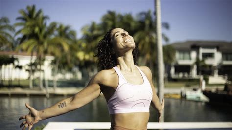 Tres Beneficios De Practicar Yoga Al Amanecer Este Verano