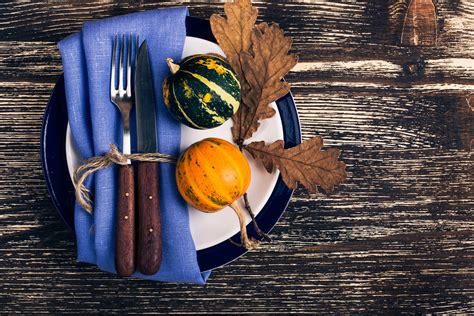 20 Elegant Halloween Dinner Party Ideas How To Throw An Adult Halloween Dinner