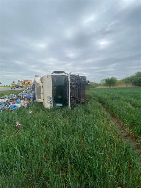 Wypadek w okolicach Ruska Samochód osobowy zderzył się z ciężarowym