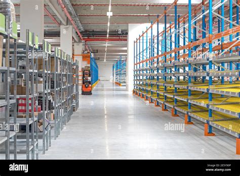 Gravity Flow Rack Shelving in Distribution Warehouse Stock Photo - Alamy