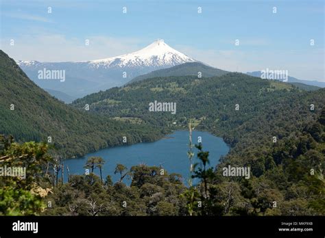 Parque Nacional Huerquehue Vista Del Lago Y Volc N Villarica Tinquilca