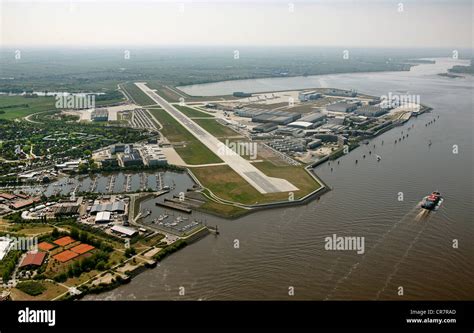 Luftbild Landebahn Flughafen Hamburg Finkenwerder Und R Umlichkeiten