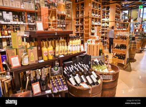 Liquor Store Hi Res Stock Photography And Images Alamy