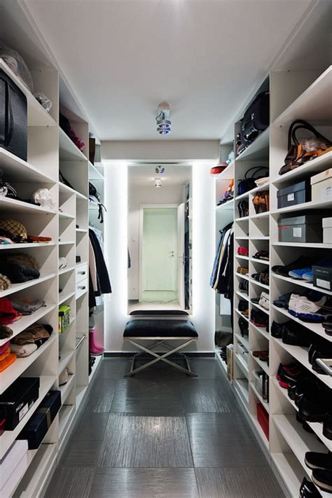 Huge Walk In Closets Design