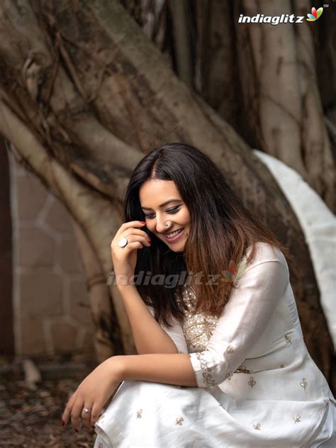 Isha Chawla Photos - Telugu Actress photos, images, gallery, stills and ...