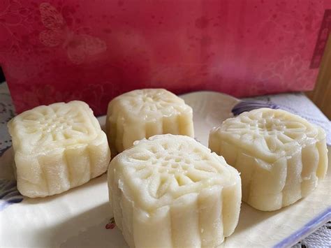 Durian Snowskin Mooncake Food Drinks Homemade Bakes On Carousell