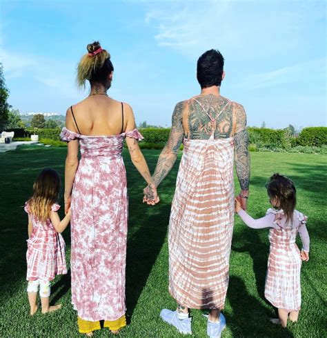 Adam Levine sarà papà per la terza volta Behati Prinsloo incinta