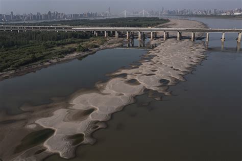 組圖：長江流域持續大旱 多處河流湖泊乾涸 中國 乾旱 高溫 大紀元