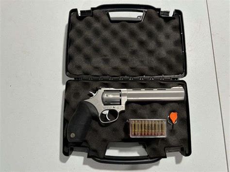 Taurus Tracker 17 Hmr Ss 7 Shot Revolver Barr Realty And Auction Company Inc