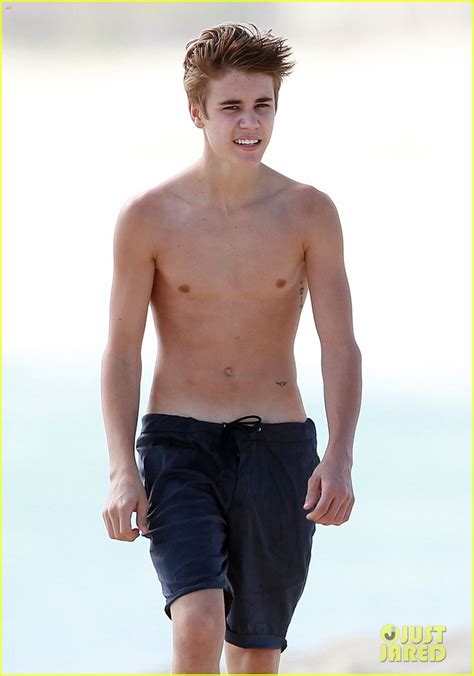 Justin Bieber Shirtless In Cabo With Selena Gomez Justin Bieber And Selena Gomez Photo