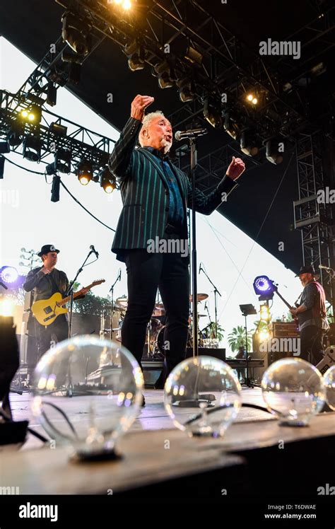 Indio California April Tom Jones On Stage Performing To An