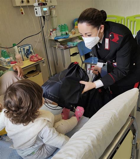 Babbo Natale Passa Per Il Reparto Pediatrico DellOspedale Di Caserta