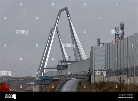 Fertigstellung Der Neuen Autobahnbr Cke A Bei Leverkusen Blick Auf