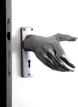 Handy Door Handle - GeekAlerts