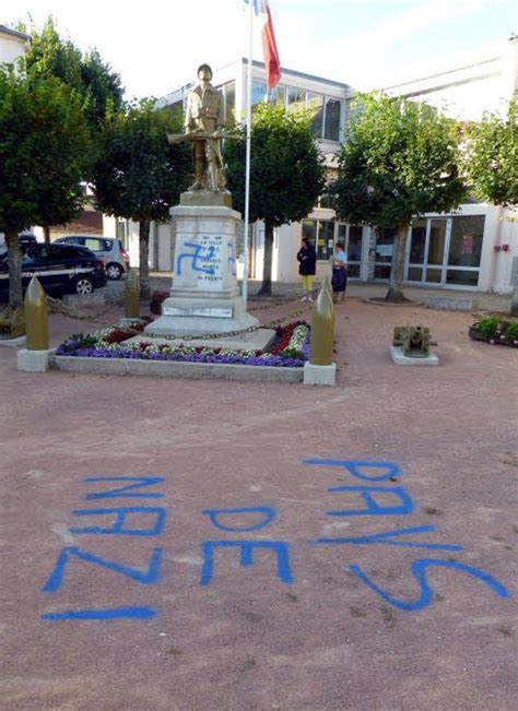 Haute SaÔne Un Monument Aux Morts Tagué De Croix Gammées