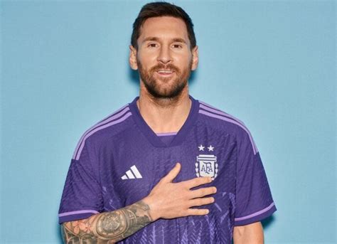 Presentaron La Camiseta Alternativa De La Selecci N Argentina Para El