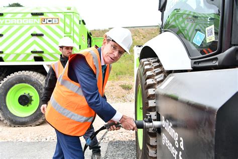 JCB Unveils Mobile Hydrogen Refueller Transportandenergy