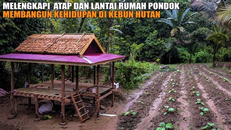 MELENGKAPI ATAP DAN LANTAI RUMAH PONDOK MEBANGUN KEHIDUPAN DI KEBUN