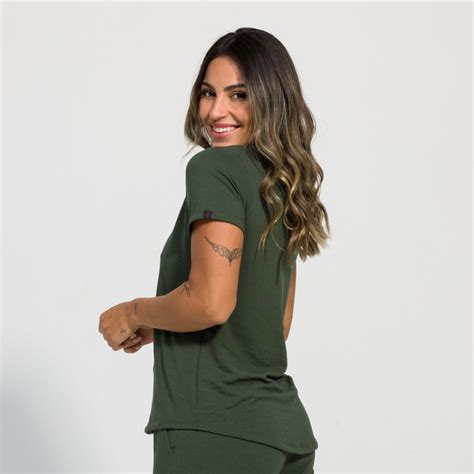 Blusa Victoria Gola em V de Moletim Físico Fitness