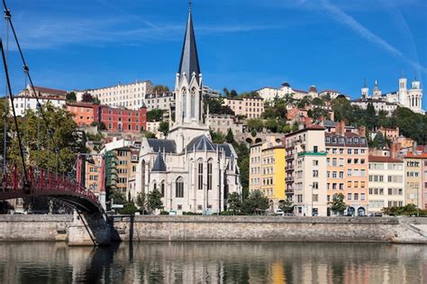 Vista De La Ciudad De Lyon Con Pasarela Roja Sobre El R O Saona Foto