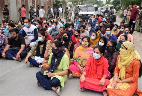 Kashmiri Pandits Protest Teachers Killing Demand Arms Licence