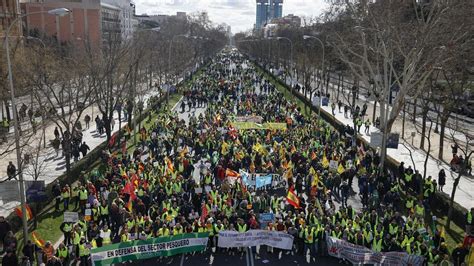 Asaja Coag Y UPA Movilizan A 5 000 Personas Y Un Centenar De Tractores