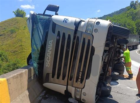 Caminh O Tomba Na Descida Da Serra Das Araras Informa Cidade