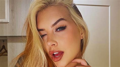 Cubbi Thompson American Actress Plus Size Bikini Model Instagram Influencer YouTube