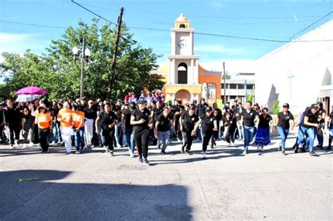 Aidé López De Anda festeja a los maestros con Caminata Recreativa Voz