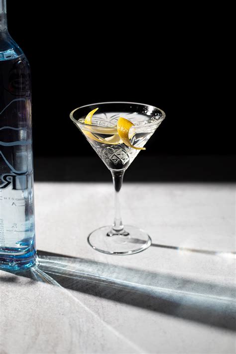 The Classic Vesper Martini - Tendig