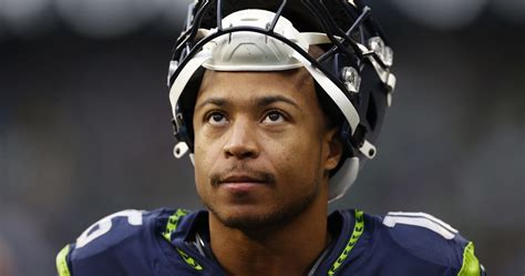 Seahawks' Tyler Lockett Diagnosed with Broken Bone After Hand Injury vs. 49ers | News, Scores ...