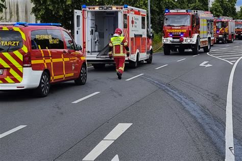 Schlimmer Kreuzungs Crash In Dessau Vw Beifahrerin Stirbt In Klinik