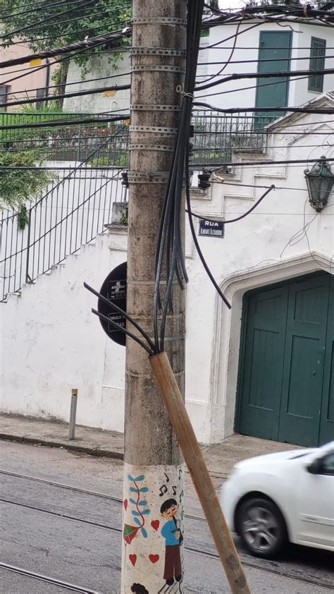 Moradores de Santa Teresa estão há mais de 40 horas sem luz após roubo