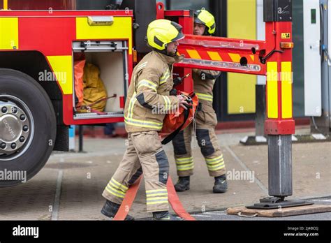 Feuerwehrleute Mit Essex County Fire Rescue Service Angloco Scania