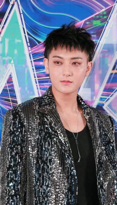 Huang Zitao Took Xu Yiyang To See His Parents And Was Photographed