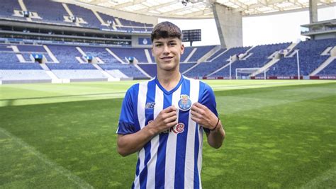 FC Porto Formação Leonardo Santos renova os azuis e brancos