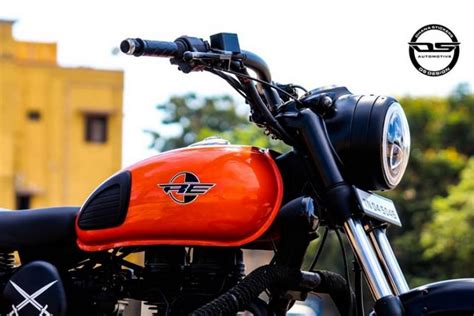 This Royal Enfield Standard 350 Is Modified With Modern Design Elements